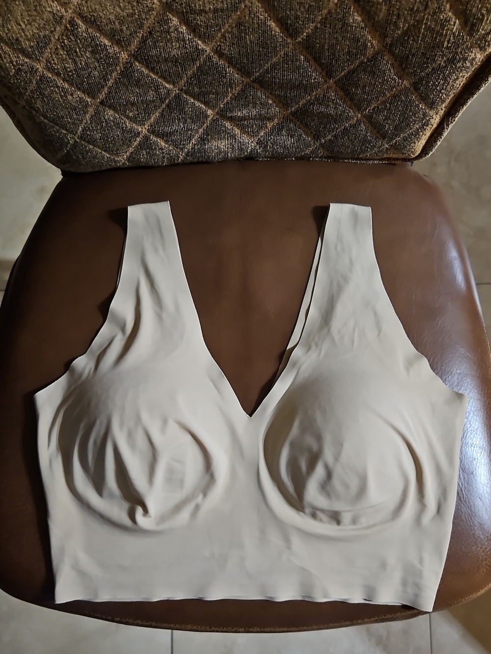 True & Co. True Body V-Neck Wirefree Bra Seamless Lightly Lined Padded Tan